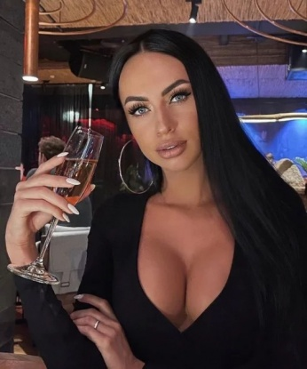 Живу в Москве и предлагаю тебе незабываемые встречи, полные страсти и удовольствия. Со мной ты сможешь расслабиться и насладиться моими нежными прикосновениями. Позаботлюсь о твоих фантазиях и сделаю все, чтобы ты ощутил себя особенным. 🌟
Мои услуги включают классический секс, оральные ласки, эротический массаж и многое другое. Ты можешь быть уверен, что со мной ты получишь только высокое качество и отличное обслуживание. Отзывы моих клиентов подтверждают это.
Кроме того, у меня есть множество фото, которые помогут тебе увидеть, насколько привлекательна и соблазнительна я. Ты не сможешь устоять перед моей сексуальной магией.
Так что не медли! Скорее звони мне, и я сделаю твои фантазии реальностью. Обещаю, что наша встреча будет незабываемой. Жду тебя! 💋 Диана
